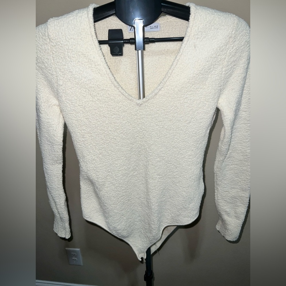 Zara Women's Cream V-Neck Bodysuit Size Large